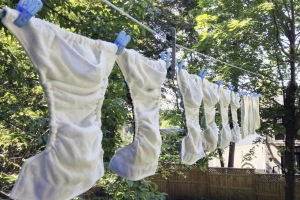 Alternatives aux couches jetables pour bébés - couches écologiques