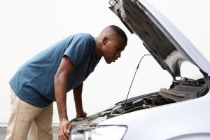 Comment régler le câble d'accélérateur sur une voiture