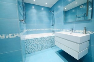 Comment décorer une salle de bain bleue