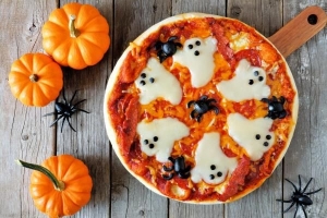 Comment faire une pizza fantôme d'halloween