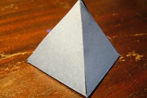 Comment faire une pyramide en carton