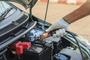 Comment déplacer une voiture automatique avec une batterie à plat