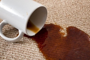 Comment enlever les taches de café d'un tapis