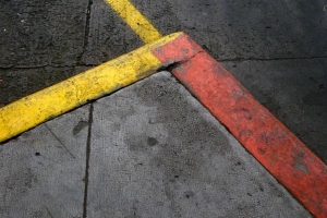 Comment enlever les taches d'huile et de graisse sur un sol en béton