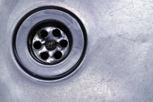 Comment déboucher les drains avec des remèdes maison