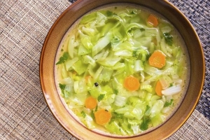 Faire une soupe brûle graisse au chou - 4 recettes